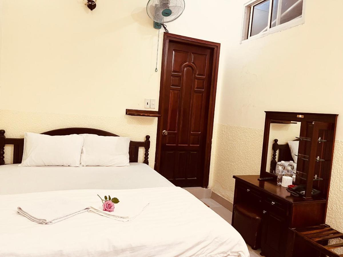 Khach San Xuan Quynh Hotell Dalat Exteriör bild